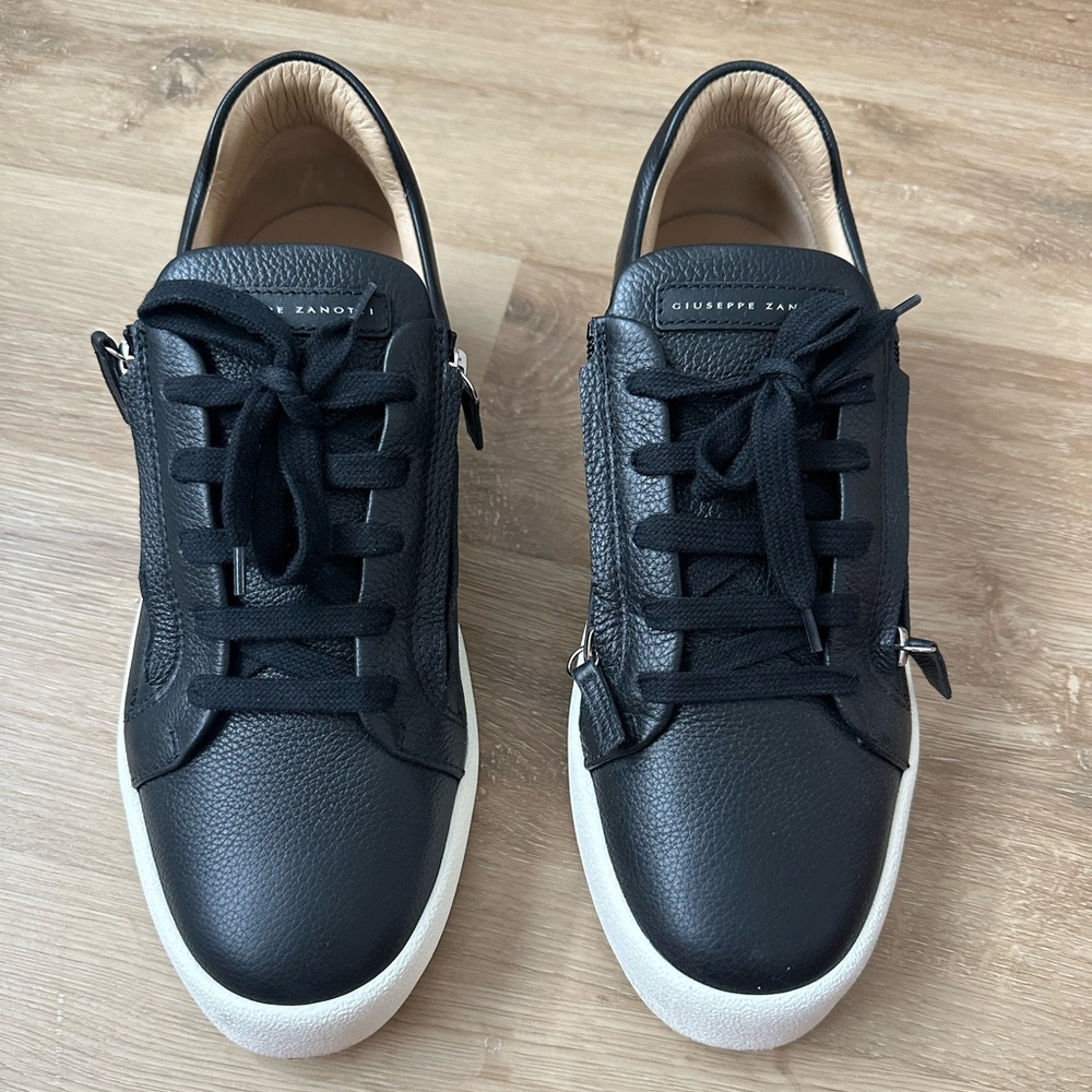 Giuseppe Zanotti men’s low top sneaker